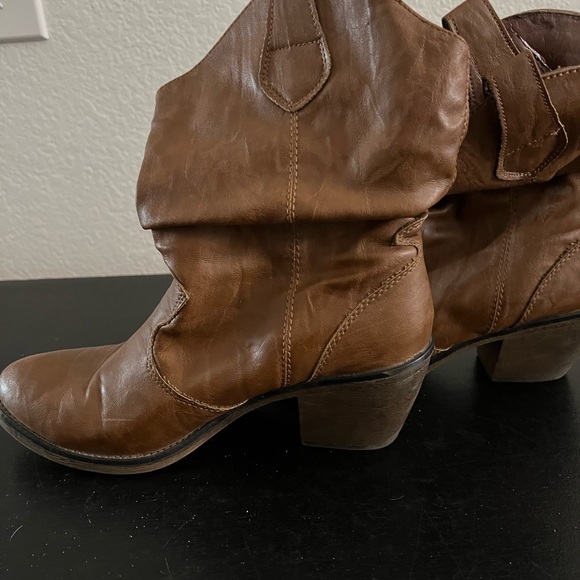 Brown cowboy boots - Picture 3 of 4